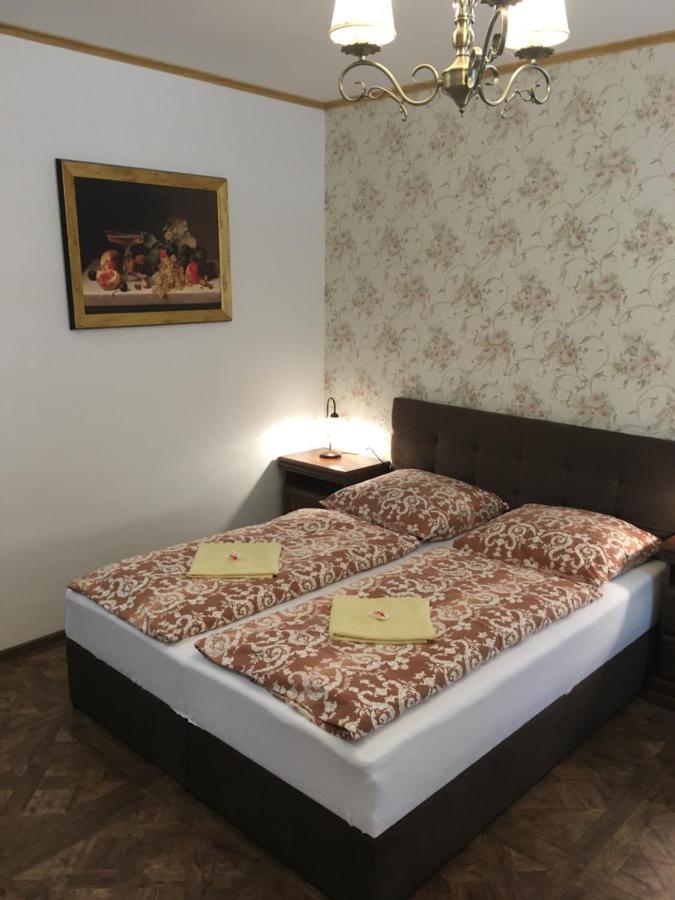 Bynovecky Zamecek Hotel ภายนอก รูปภาพ