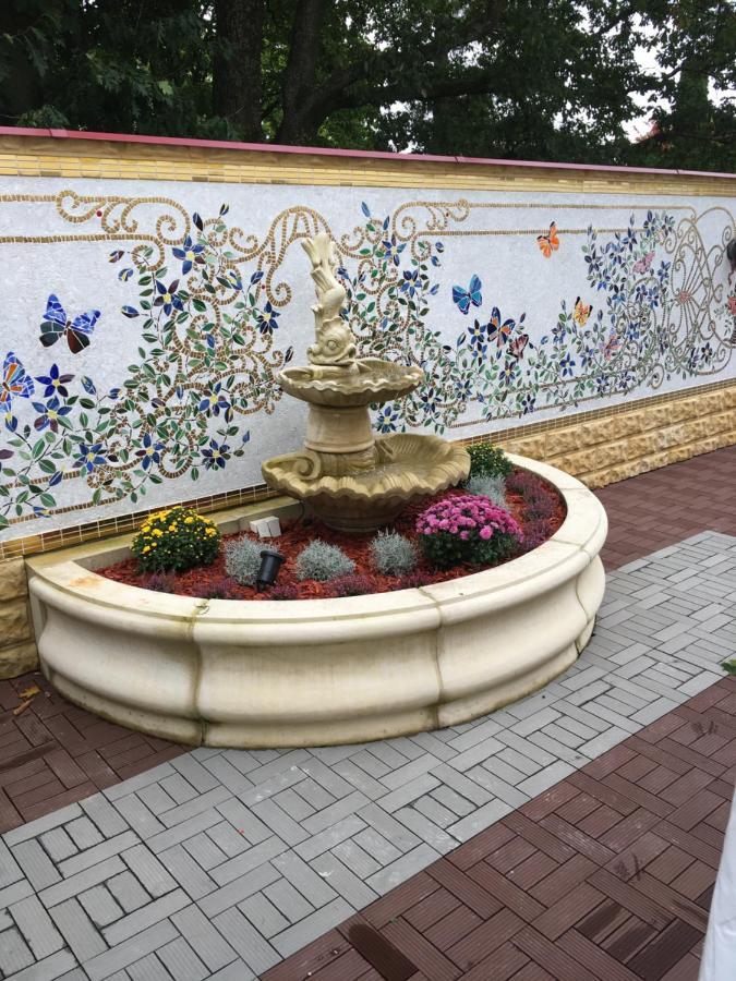 Bynovecky Zamecek Hotel ภายนอก รูปภาพ