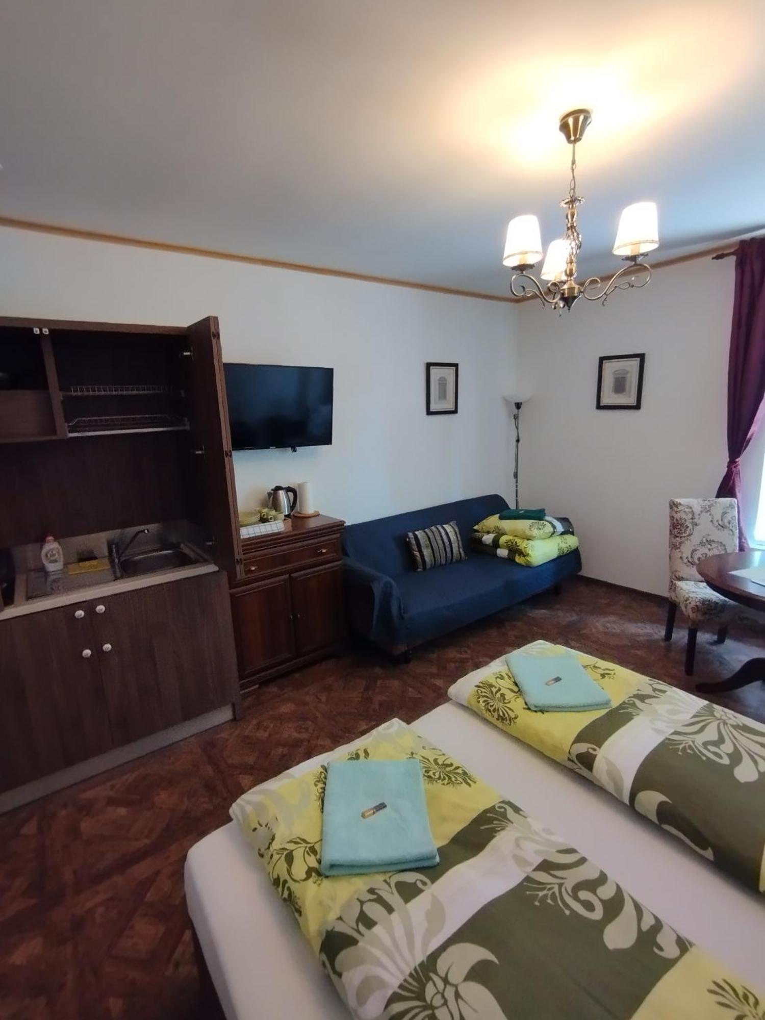 Bynovecky Zamecek Hotel ภายนอก รูปภาพ