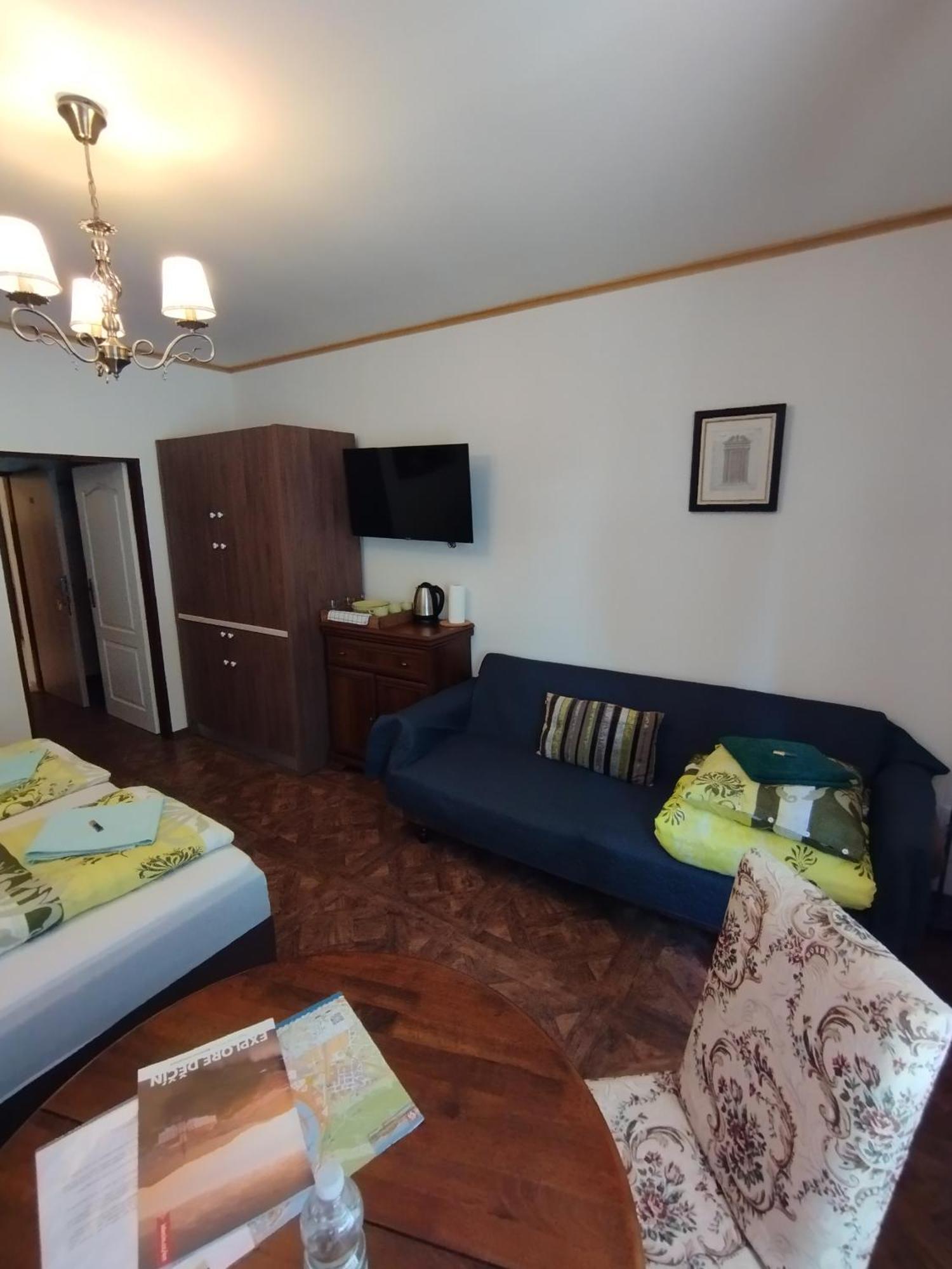 Bynovecky Zamecek Hotel ภายนอก รูปภาพ