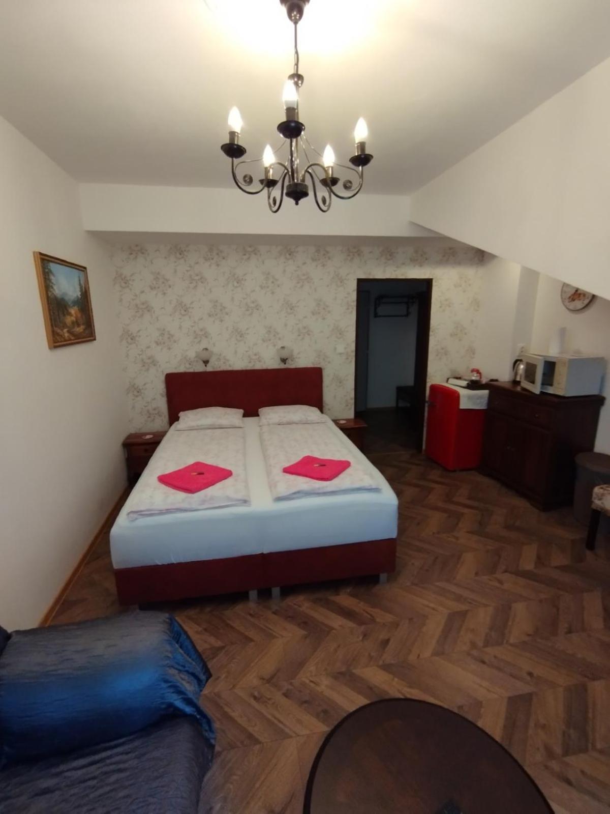 Bynovecky Zamecek Hotel ภายนอก รูปภาพ