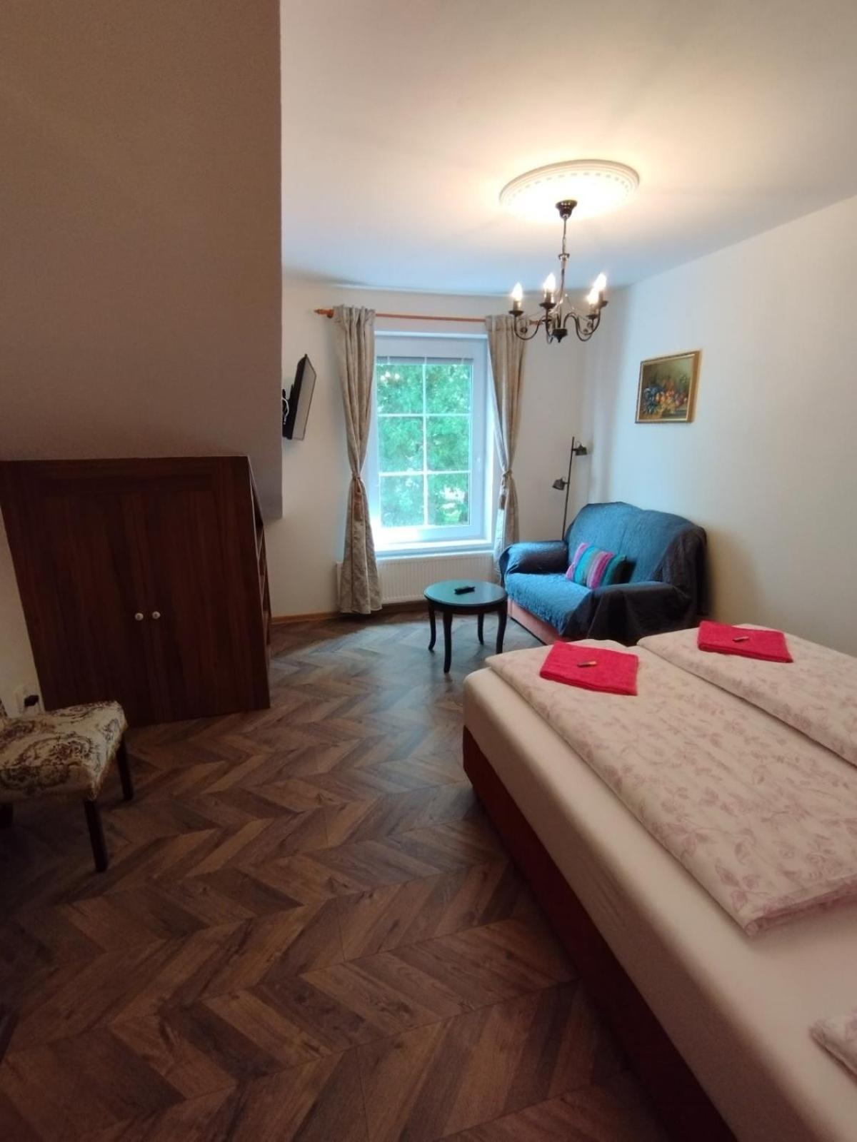 Bynovecky Zamecek Hotel ภายนอก รูปภาพ