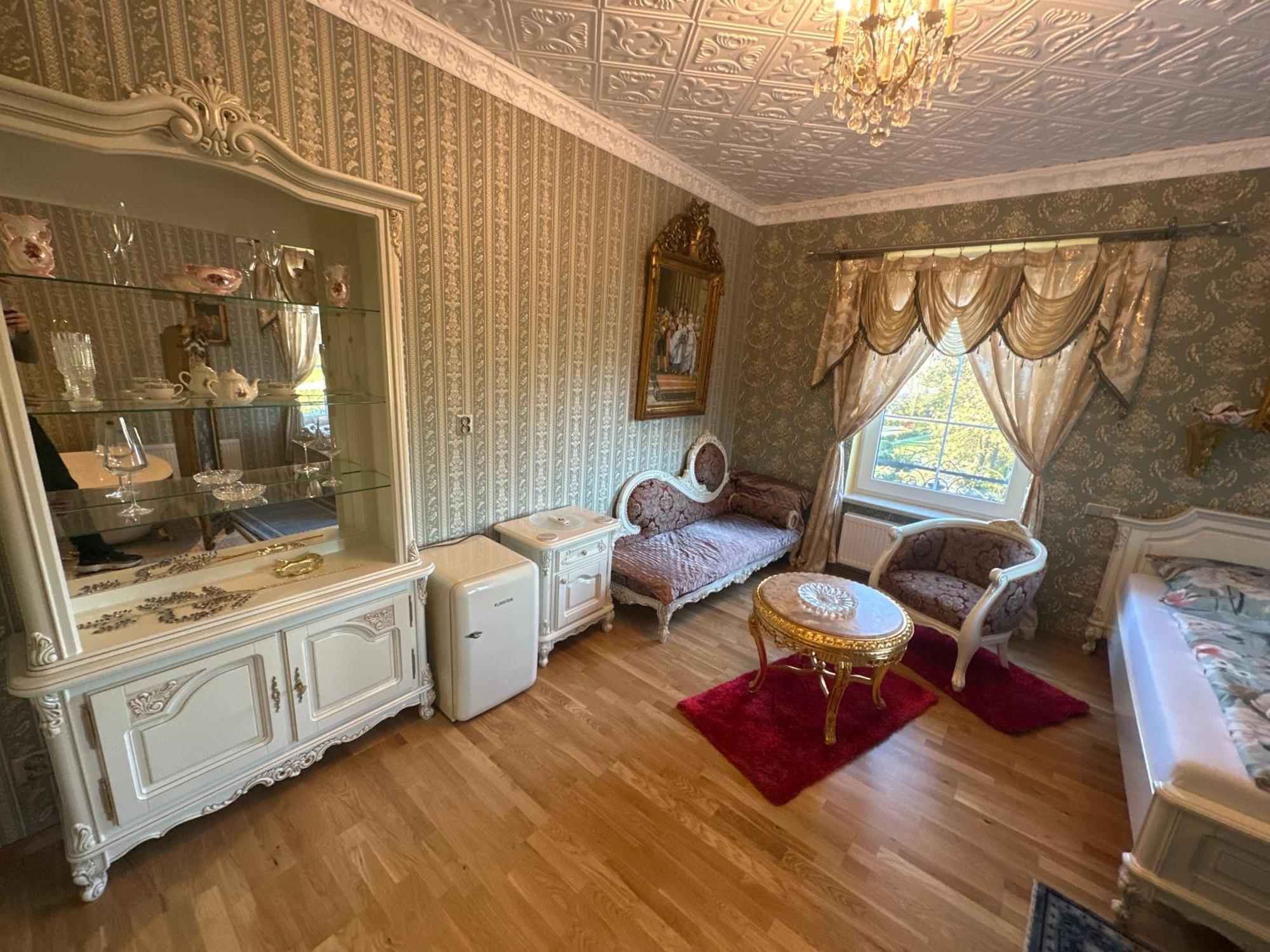 Bynovecky Zamecek Hotel ภายนอก รูปภาพ