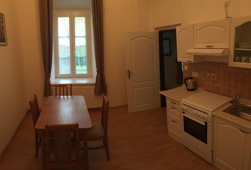 Bynovecky Zamecek Hotel ภายนอก รูปภาพ