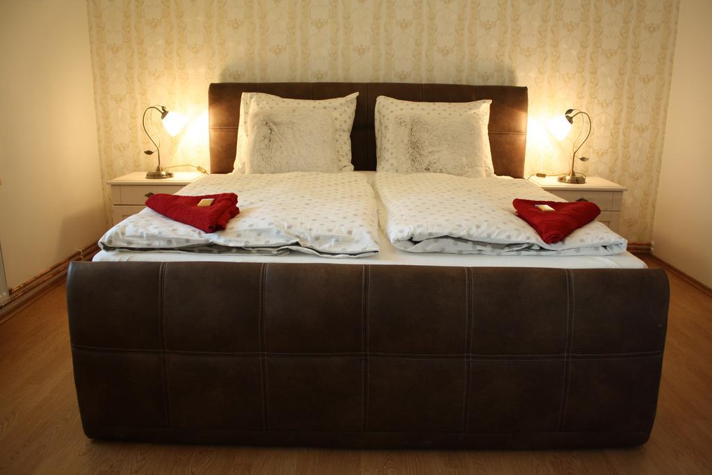Bynovecky Zamecek Hotel ภายนอก รูปภาพ