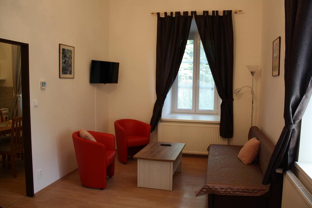 Bynovecky Zamecek Hotel ภายนอก รูปภาพ