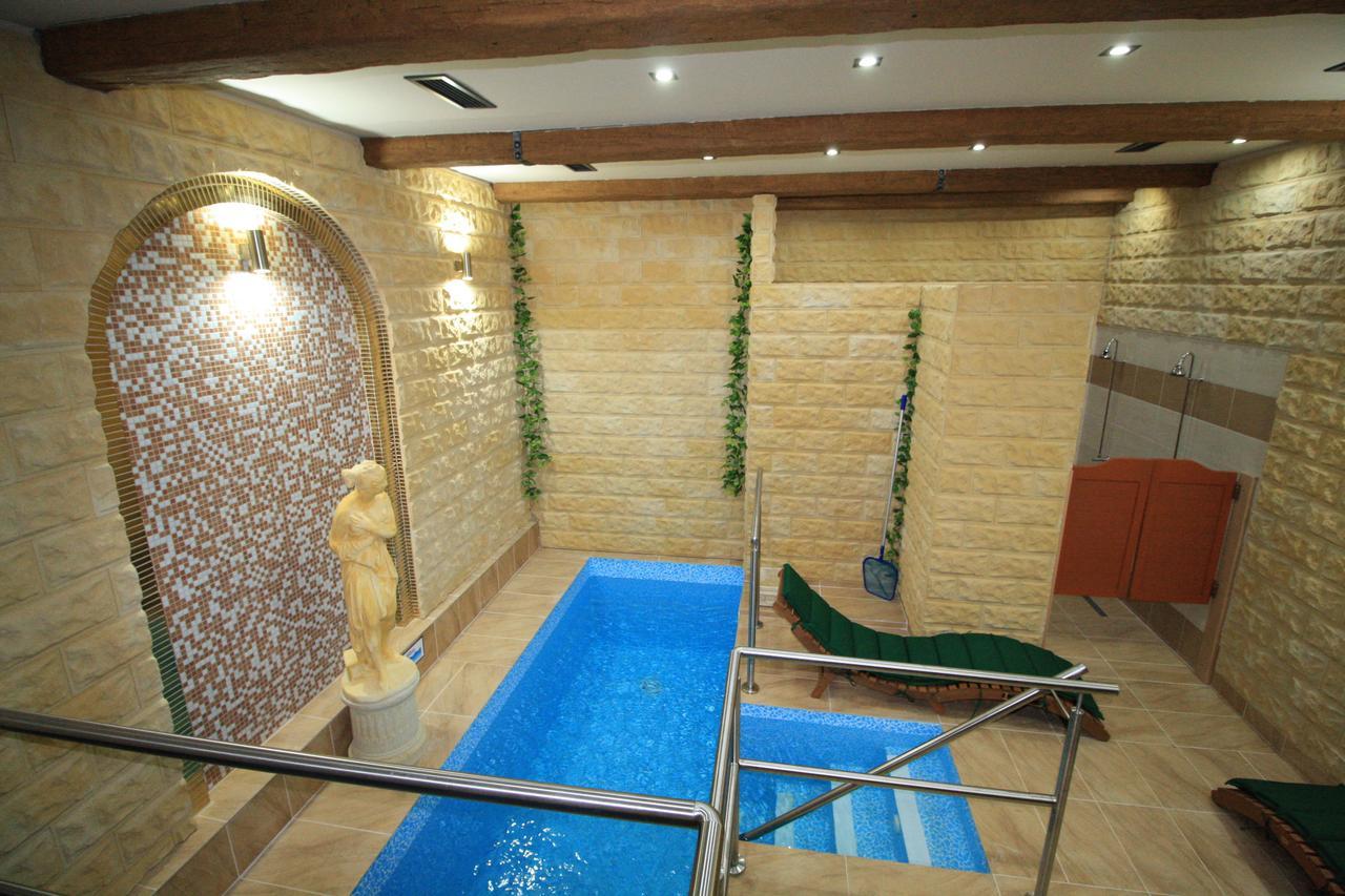 Bynovecky Zamecek Hotel ภายนอก รูปภาพ